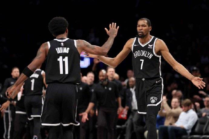 NBA焦点战：篮网客场逆转雄鹿,
