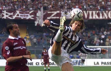 劳塔罗传射泽林斯基、图拉姆建功 国米3-1博洛尼亚 [国际足球意甲]