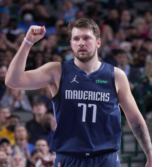 曼联迎战西汉姆联：德利赫特缺阵，阿莫林调整阵容