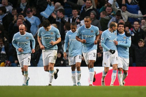 匹兹堡海盗队姜正浩在比赛中遭遇骨折滑垒，引发联盟保护球员讨论